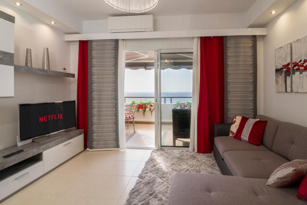 Posedenie v ubytovaní HomeForGuest HARMONY PARK NEW APT WITH SEA VIEW