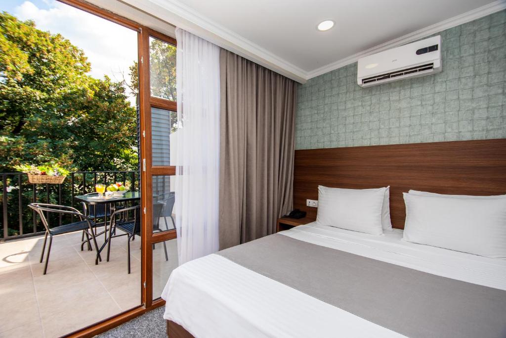 Postel nebo postele na pokoji v ubytování Margi Boutique Hotel by DNT Group