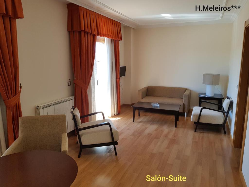 Posezení v ubytování Hotel Meleiros
