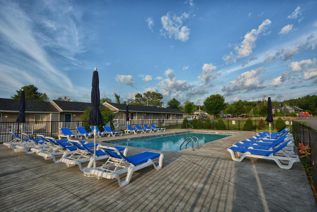 a group of lounge chairs and a swimming pool at The Garrison in Wells