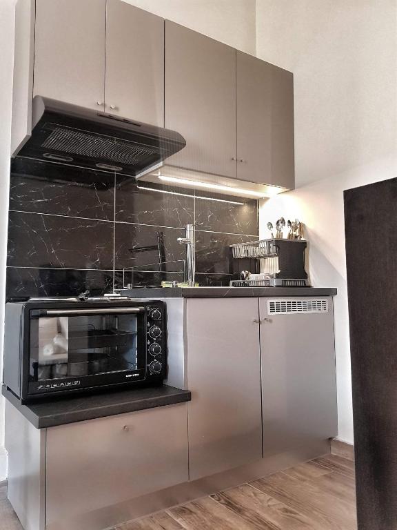 Kuchyňa alebo kuchynka v ubytovaní Meteora House- Cozy Living