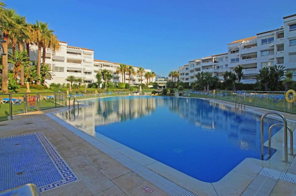 Beachfront apartment in Puerto Banus, Playa Rocio, Marbella ...