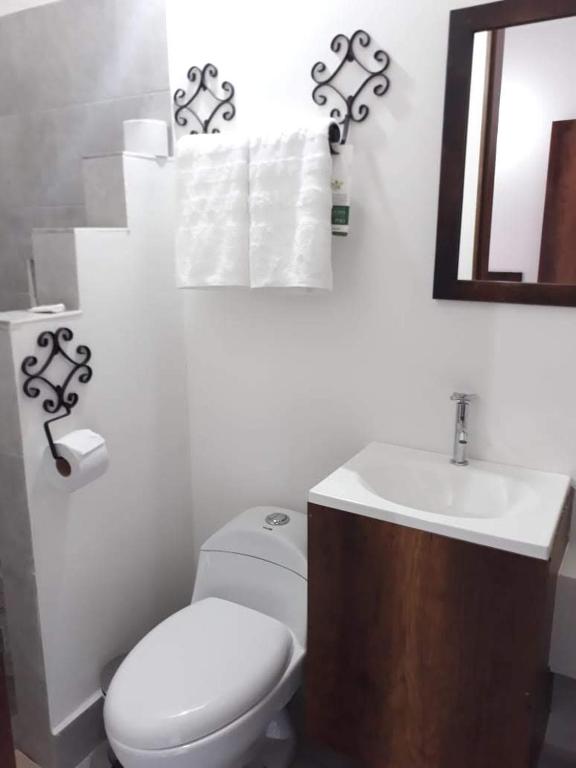 Hotel Saval Jerico - 阳台的双人间