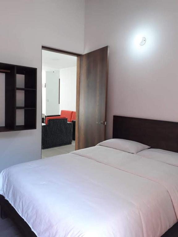 Hotel Saval Jerico - 阳台的双人间