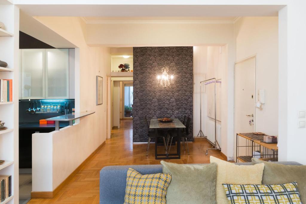 Kuchyňa alebo kuchynka v ubytovaní Stylish flat with veranda in the heart of Athens
