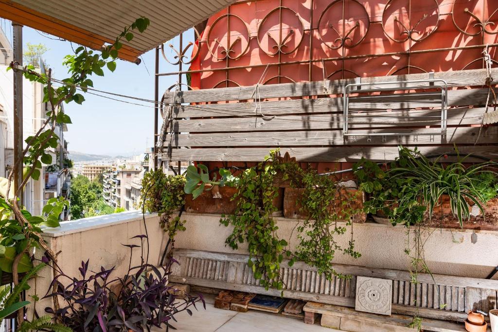 Balkón alebo terasa v ubytovaní Stylish flat with veranda in the heart of Athens