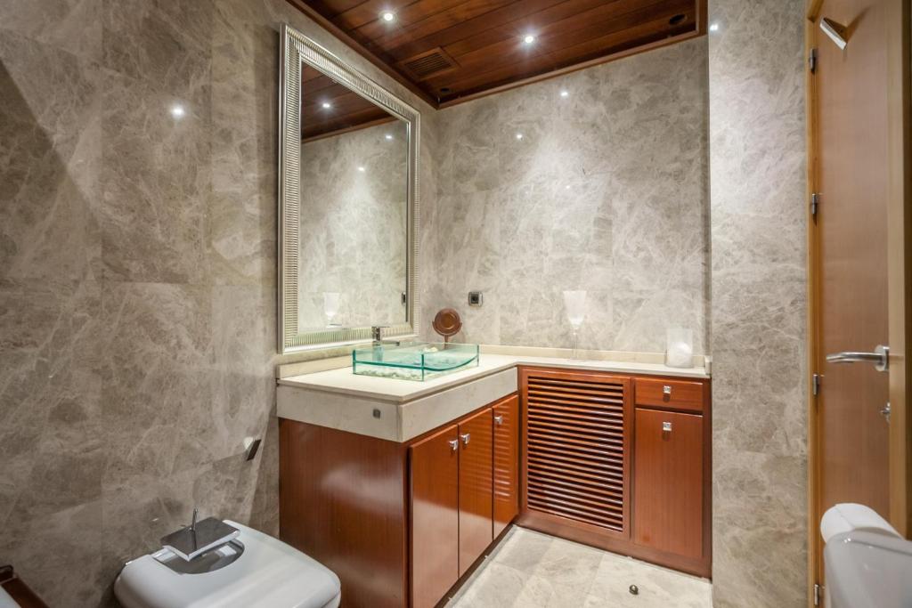 A bathroom at Atico de lujo en Aguilas