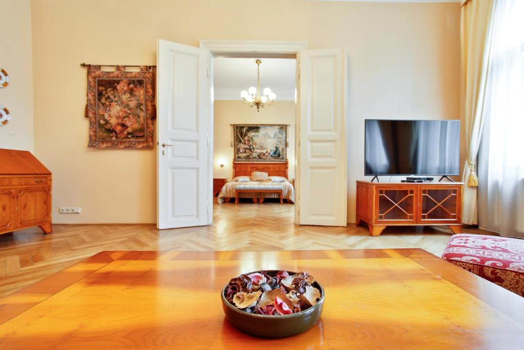 TV a/nebo společenská místnost v ubytování Open Gate