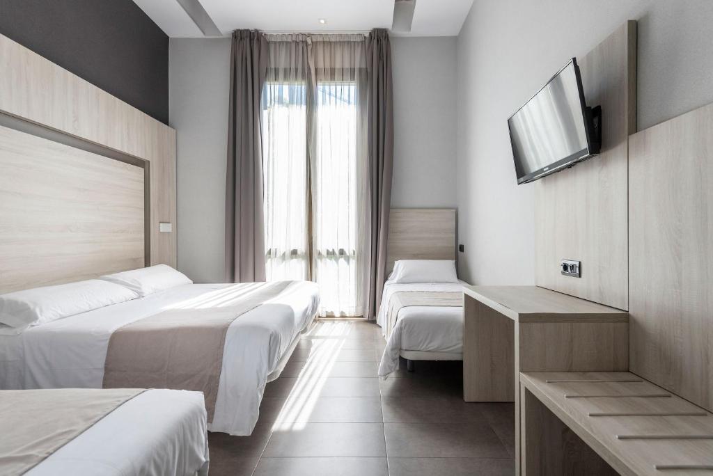 Plaza Goya Rooms - Quadruple Room With Terrace
