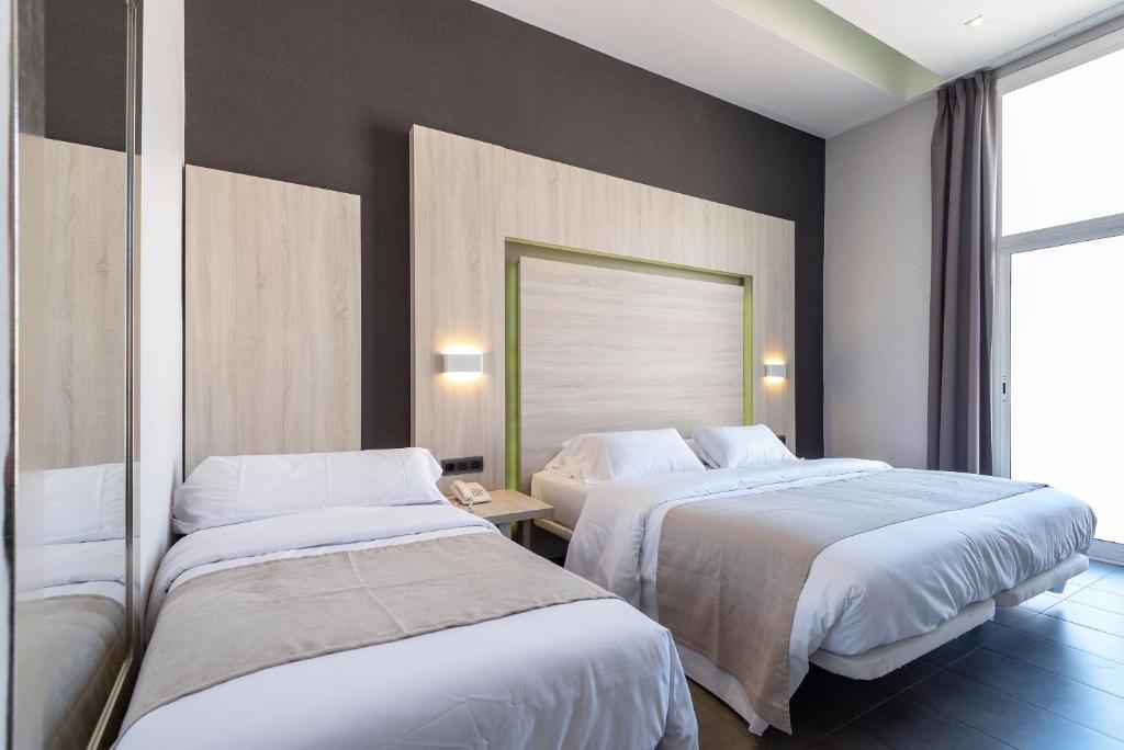 Plaza Goya Rooms - Triple Room With Balcony