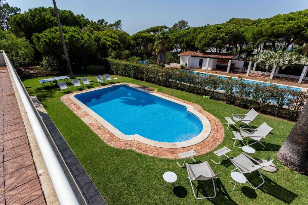 Vaizdas į baseiną apgyvendinimo įstaigoje Luxury Villa 6 bedrooms with private pool arba netoliese