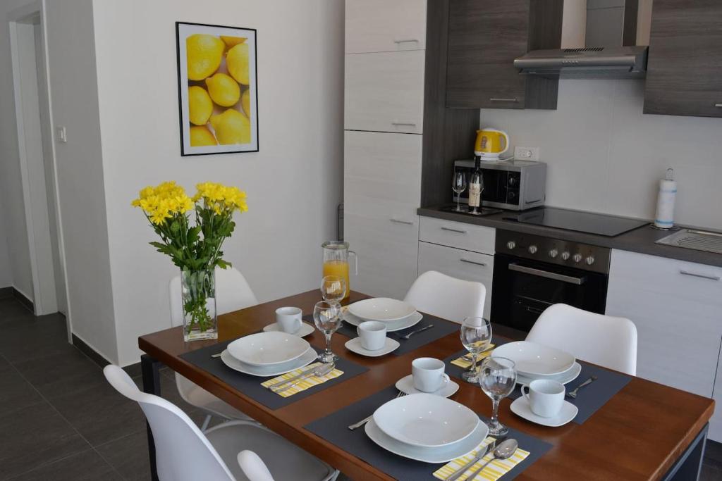 Kuchyňa alebo kuchynka v ubytovaní Amarena Holiday Home in Škrljevo