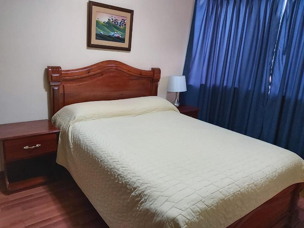 Postel nebo postele na pokoji v ubytování Hostal Tutamanda 2