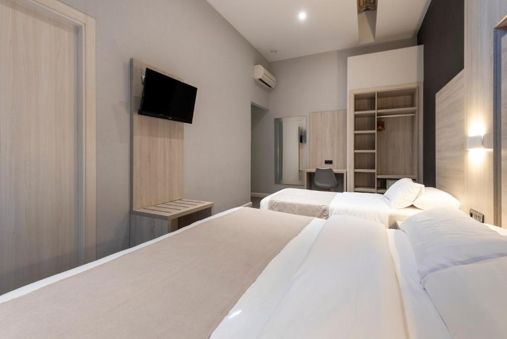Postel nebo postele na pokoji v ubytování Plaza Goya Rooms