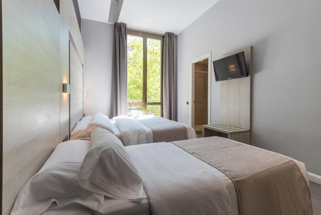 Plaza Goya Rooms - Deluxe Triple Room