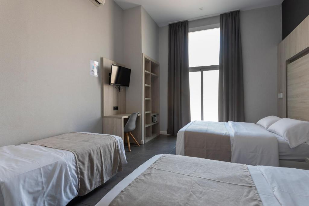 Postel nebo postele na pokoji v ubytování Plaza Goya Rooms