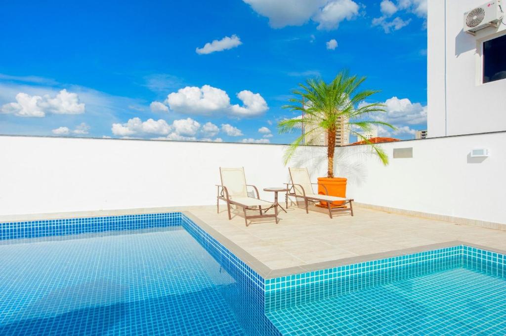 The swimming pool at or close to Araçatuba Plaza Hotel