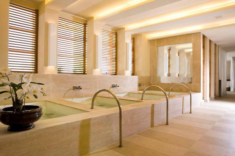  Mountain view newly furnished luxury apartment in Reserva Jardim