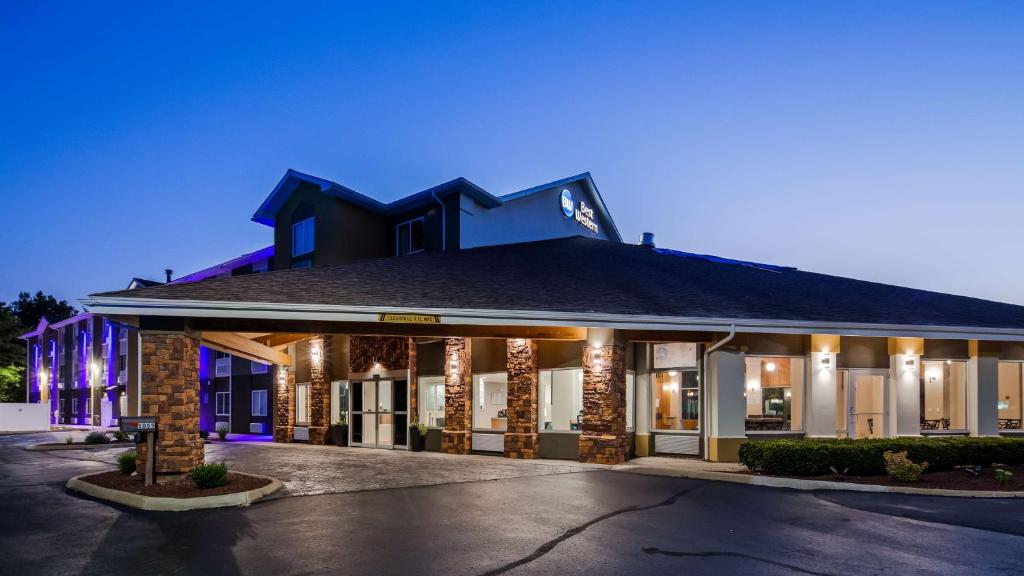 a hotel front of a building at night at Best Western DeWitt in DeWitt