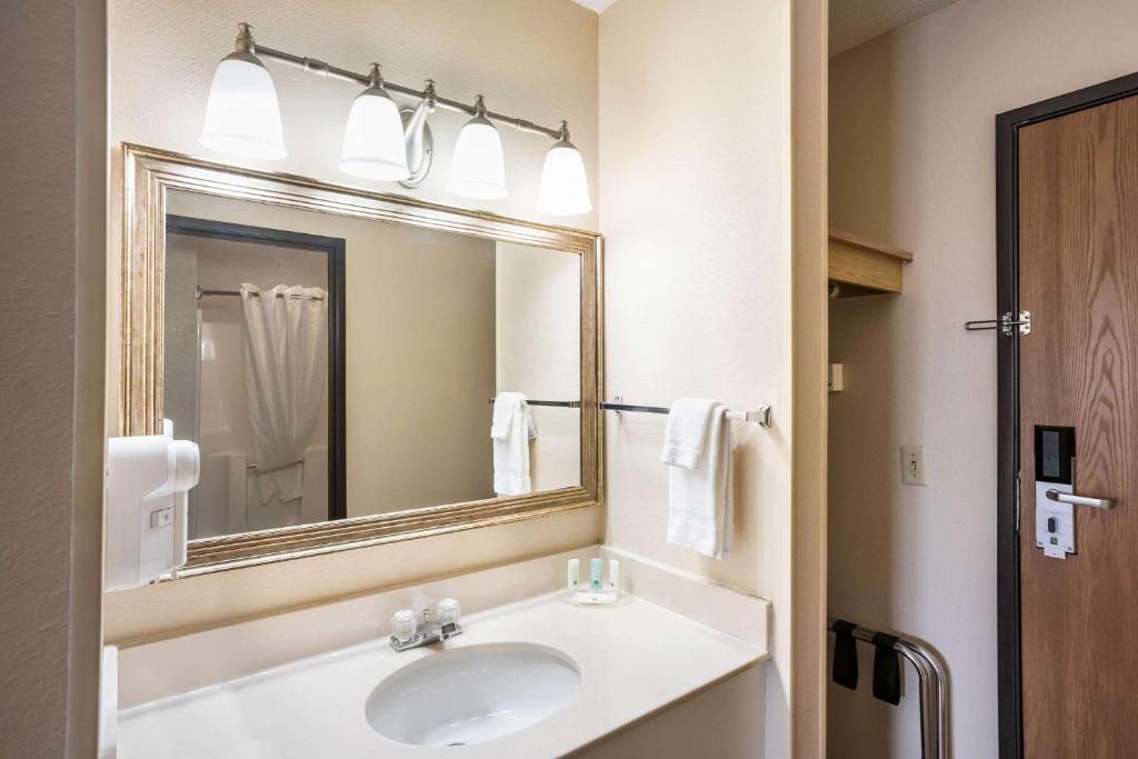 Koupelna v ubytování Quality Inn Cedar Rapids South