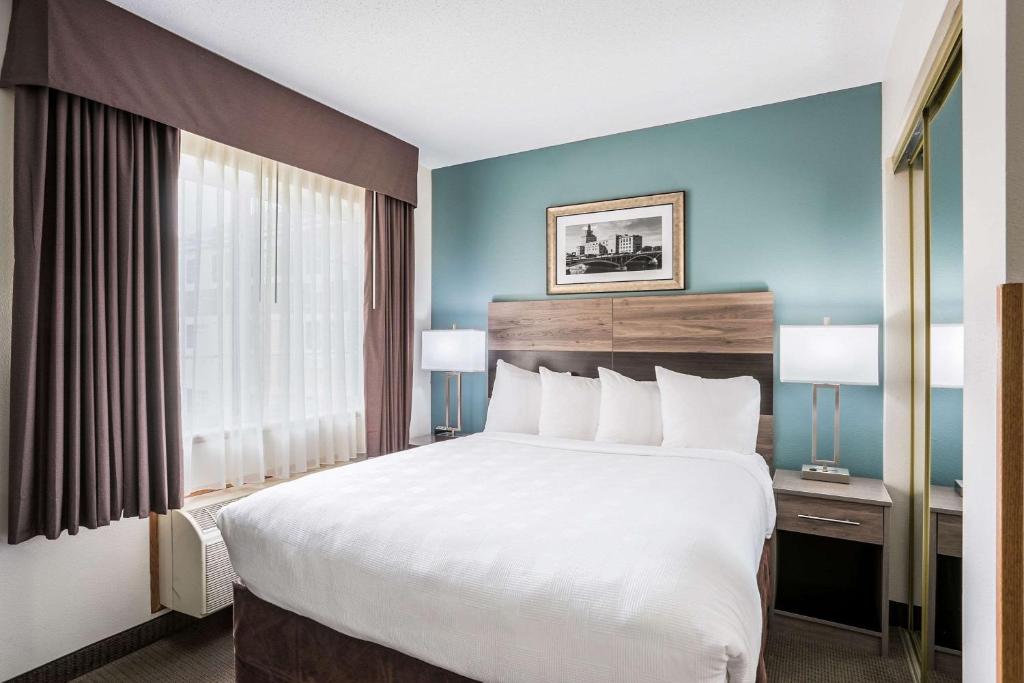 MainStay Suites Cedar Rapids North - Marion - Queen Suite 1 Room Suite - Accesible/no Fumar