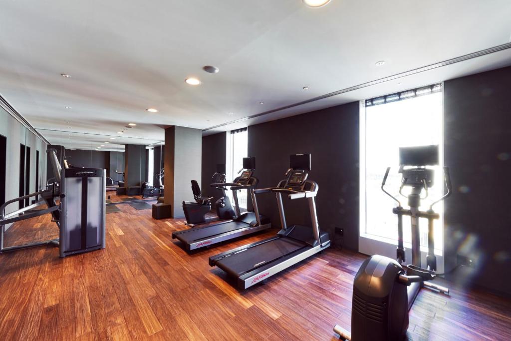 Fitness centrum a/nebo fitness zařízení v ubytování The Gate Hotel Tokyo by Hulic