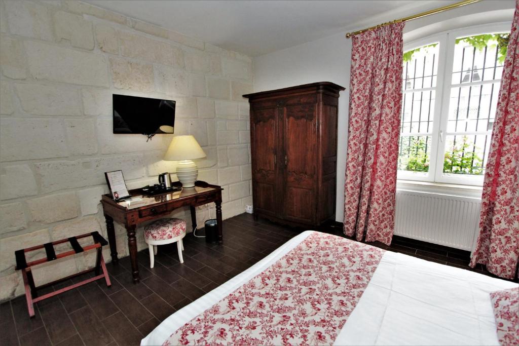 Postel nebo postele na pokoji v ubytování Hôtel Le Régent