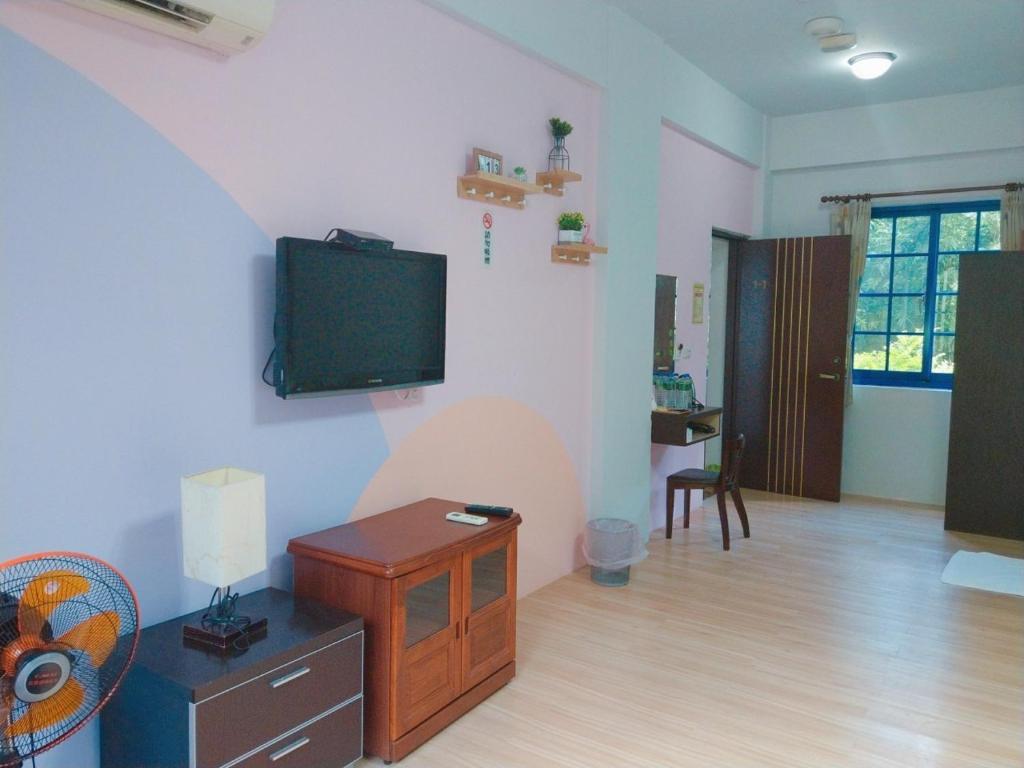 TV a/nebo společenská místnost v ubytování Star Coffee & Homestay