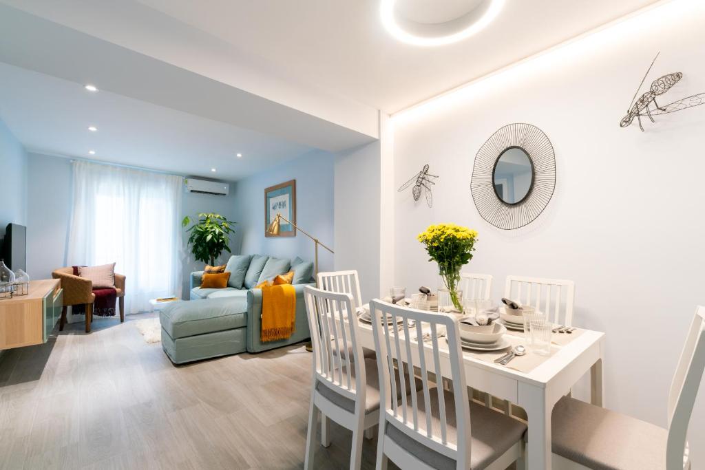 A seating area at UNIQUE HOMES LAS SETAS LA CAMPANA