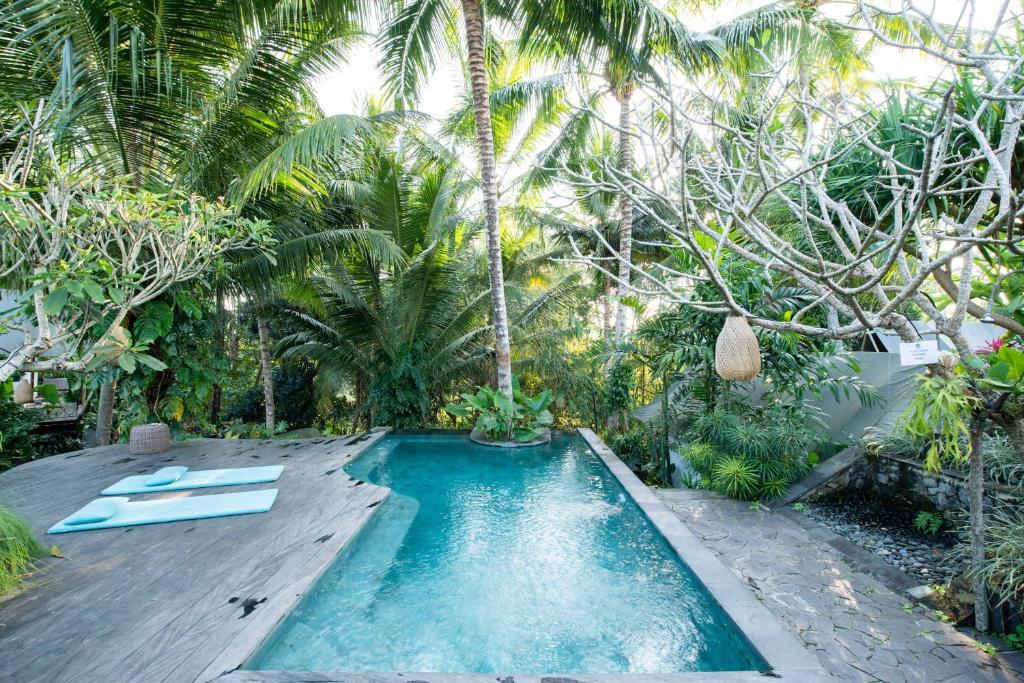 Bazén v ubytování Ubud Tropical nebo v jeho okolí
