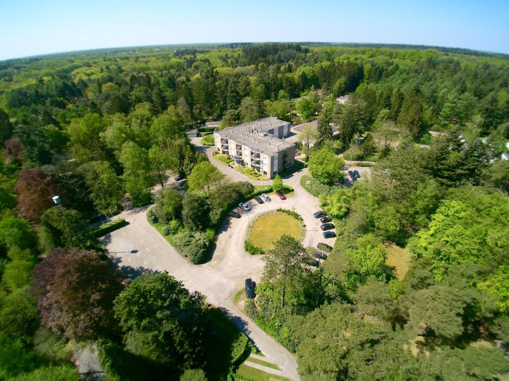 an aerial view of a large house in the woods at Fletcher Hotel Restaurant De Eese in De Bult