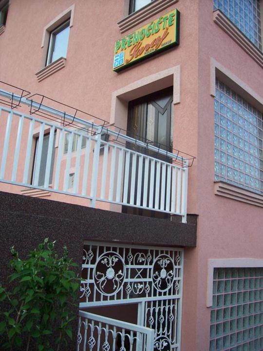 Budova, kde se bed and breakfast nachází