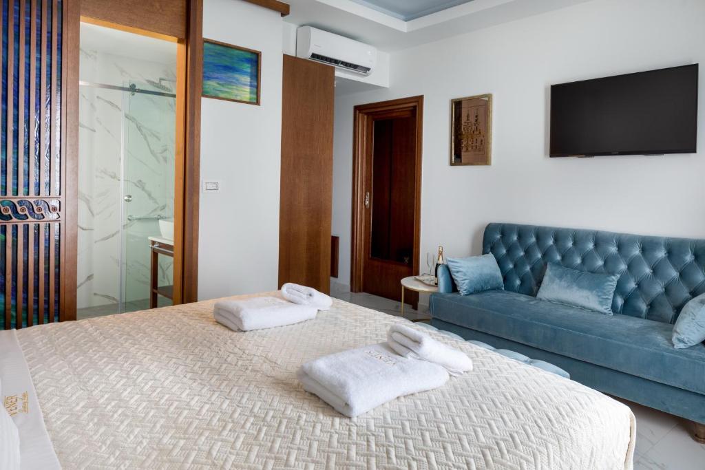 Łóżko lub łóżka w pokoju w obiekcie Vener Luxury Suites