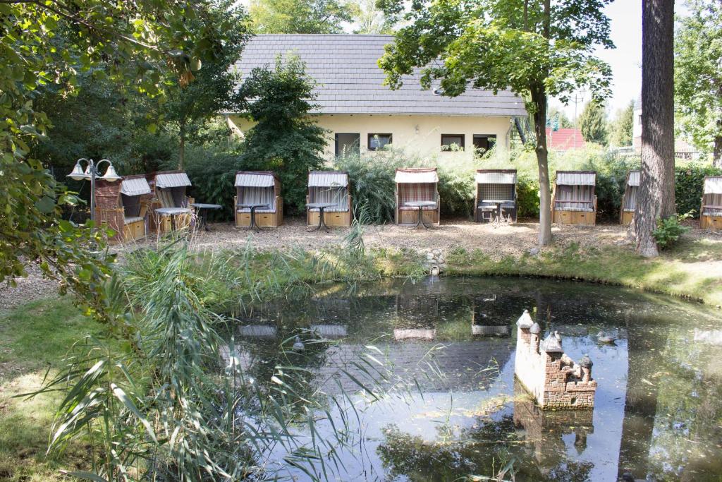 Výhled na řeku, která protéká v blízkosti hotelu