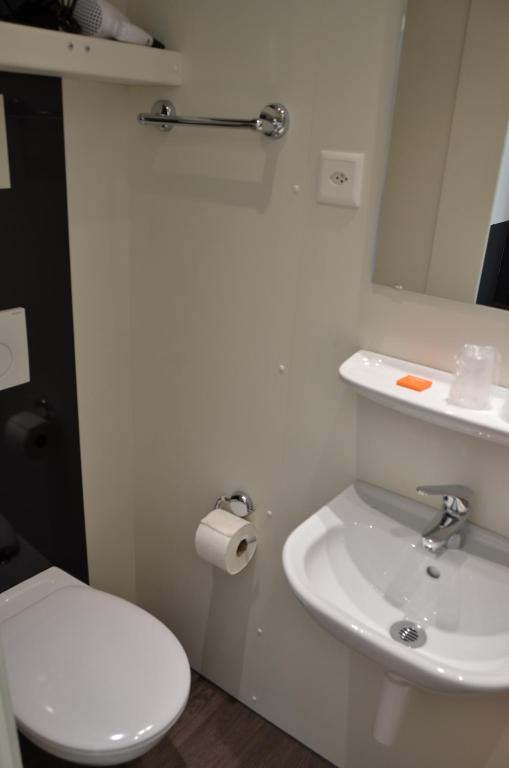 Uma casa de banho em easyHotel Zürich West