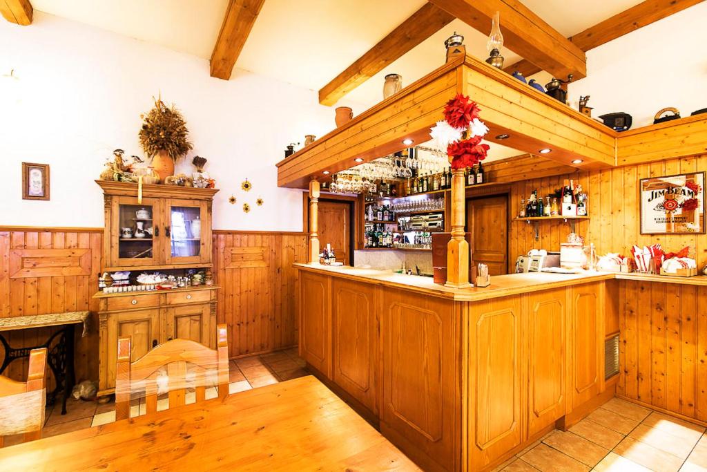 Lounge nebo bar v ubytování Pension U Dvou čápů