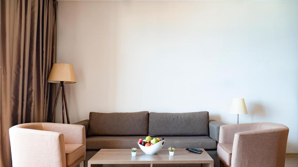 Ladies Beach Suite Hotel - Suite With Sea View