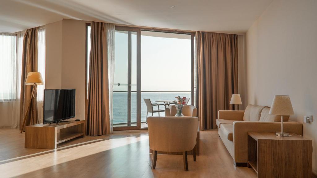 Ladies Beach Suite Hotel - Two-Bedroom Apartment