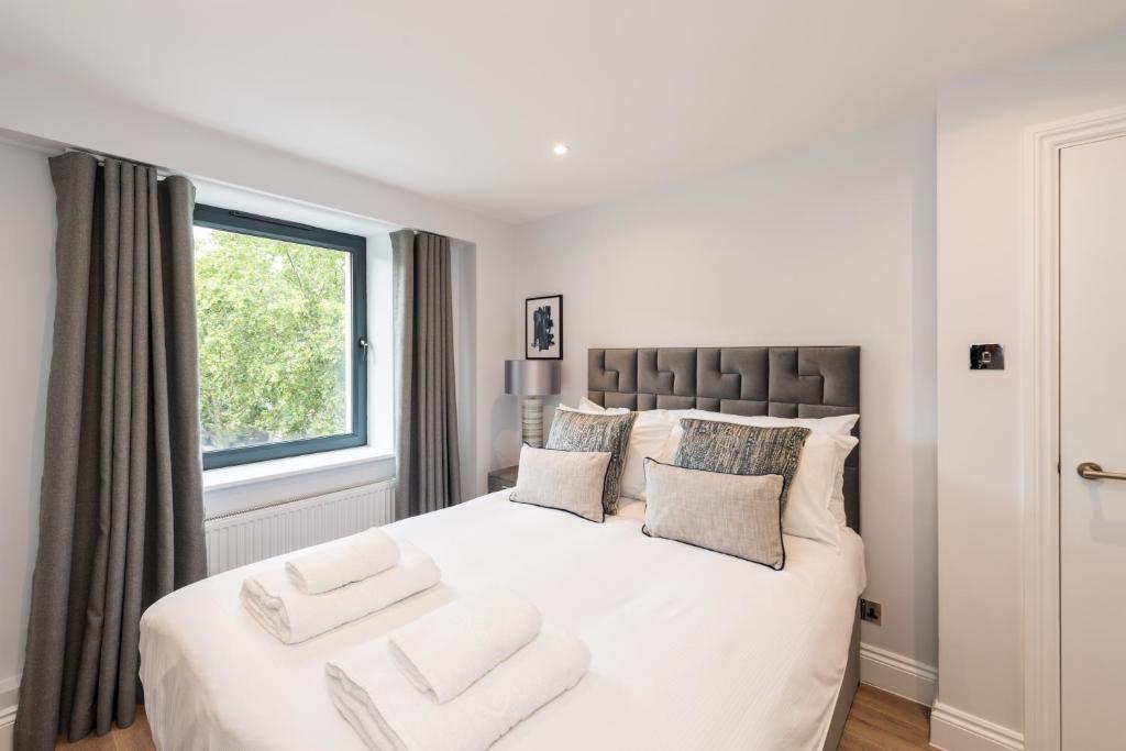 The Carlyle - Stunning Serviced Apartments - Two-Bedroom Apartment