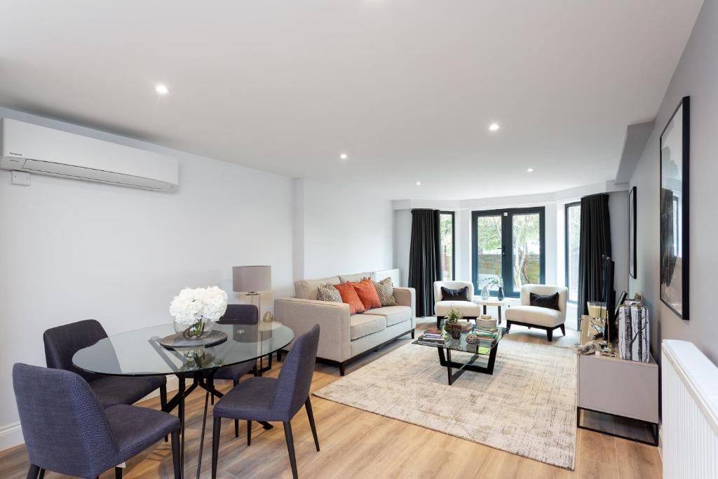 a living room with a table and a couch at The Carlyle - Stunning Serviced Apartments in London