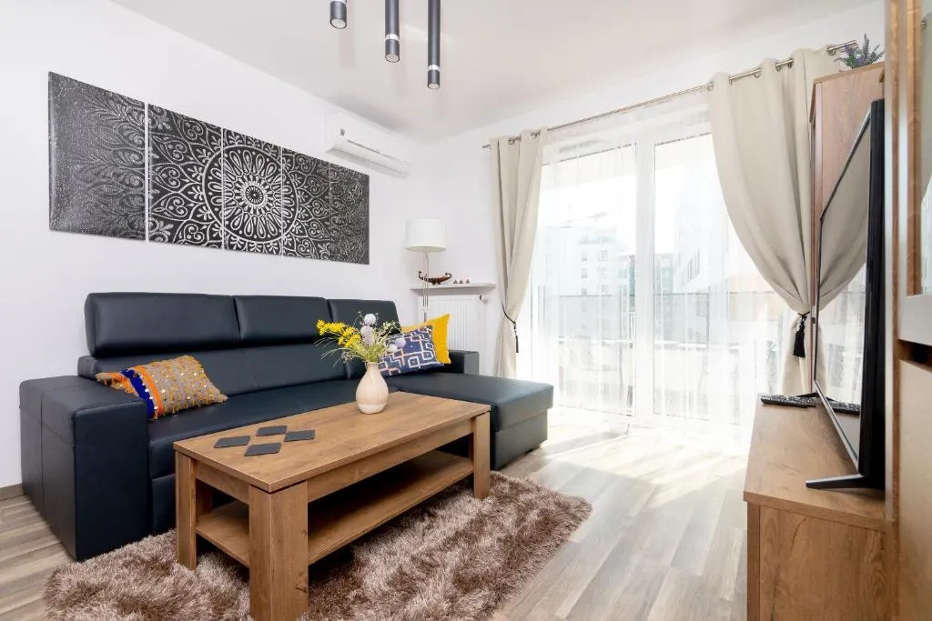 Warsaw Airport Shiny Apartment, Varșovia, Polonia