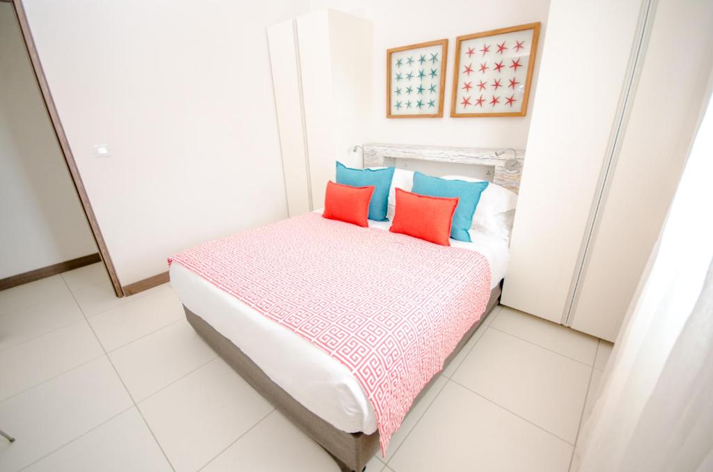 Postel nebo postele na pokoji v ubytování L'Escale 3 bedrooms Sea View and Beachfront Suite by Dream Escapes