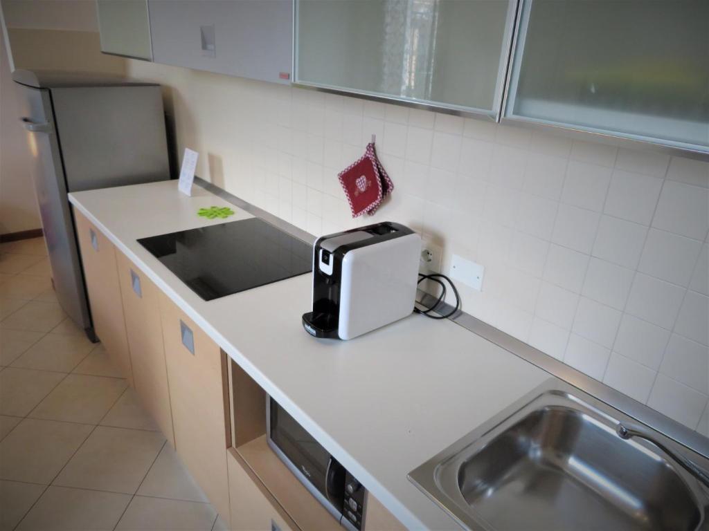 Kuchnia lub aneks kuchenny w obiekcie Verona Class ApartHotel "Residenze del Cuore"