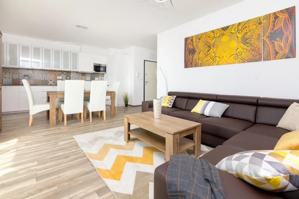 Warsaw Airport 3-Bedroom Apartment, Warsaw, Poland