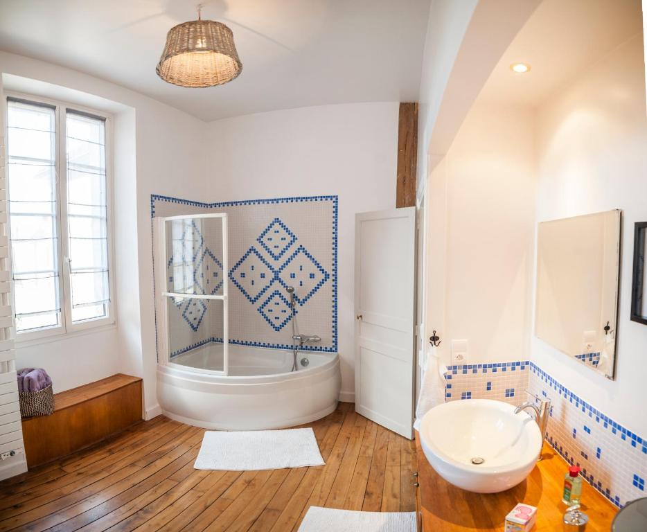 Koupelna v ubytování Maison des 7 lieux