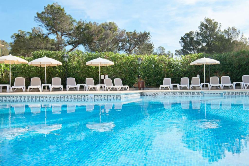 The swimming pool at or close to azuLine Hotel Bahamas y Bahamas II