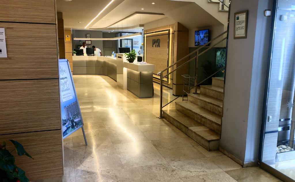 Vstupní hala nebo recepce v ubytování Hotel Apartamento PYR Fuengirola private sunny pool side
