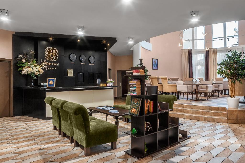 a waiting room with chairs and a table and a counter at Hotel Minin on Pozharskogo Street in Nizhny Novgorod
