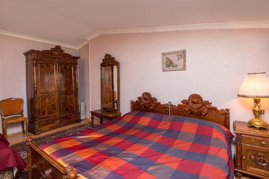 Postel nebo postele na pokoji v ubytování Lia's Guest House