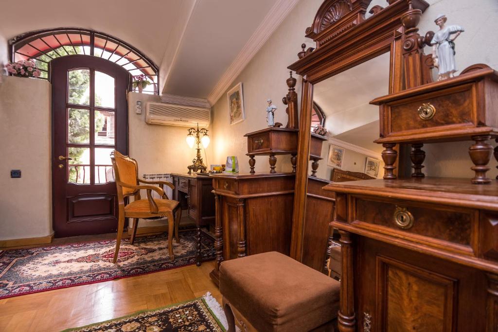 Kuchyň nebo kuchyňský kout v ubytování Lia's Guest House